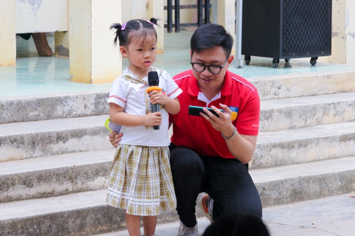 CLB Tình nguyện cộng đồng (CVC) HUTECH mang “Xuân yêu thương” đến các em học sinh tỉnh Bình Thuận 57