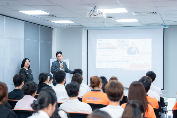PR-ers HUTECH “bỏ túi” bí quyết phát triển sự nghiệp từ chuyên gia FWD Việt Nam 19