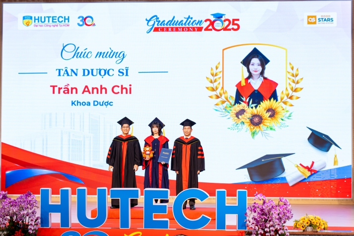 [Video] Những khoảnh khắc tri ân đầy tự hào tại Lễ trao bằng tốt nghiệp đợt 2/2025 HUTECH 115