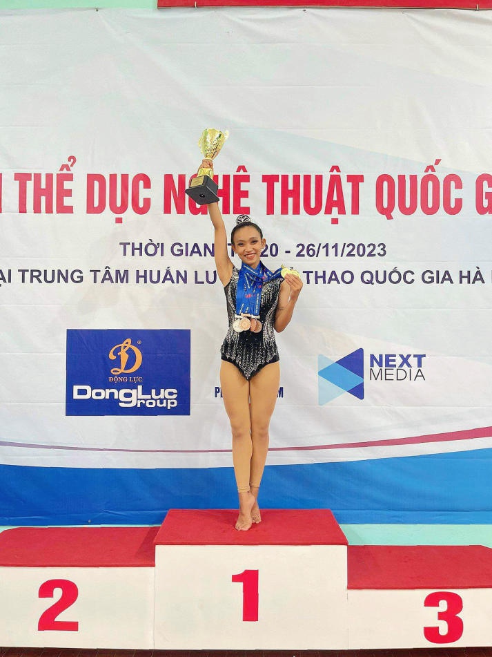 Nguyễn Trúc Phương - sinh viên ngành Quản lý thể dục thể thao HUTECH giành 06 huy chương tại Giải Vô địch Thể dục nghệ thuật Quốc gia năm 2023 41