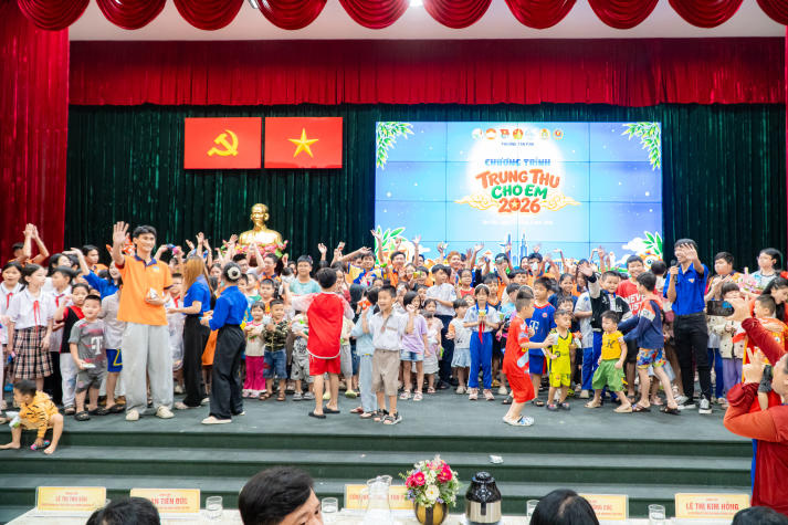 “Ngàn sắc mơ ước” mang Trung thu ấm áp đến hơn 400 thiếu nhi phường Tân Phú 42