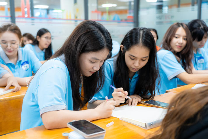 HUTECH students expand creative thinking and global connections through a workshop series with Philippine speakers 111