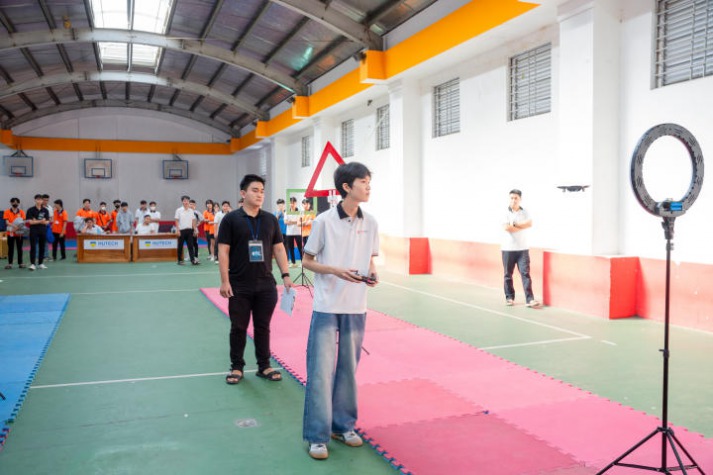Sinh viên VKIT tranh tài điều khiển Drone tại cuộc thi Drone Racing "Đường đua ánh sáng" 35