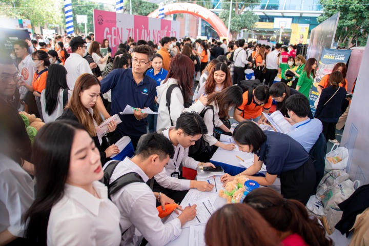 66 doanh nghiệp “đổ bộ” HUTECH Career Day 2023 mang đến hơn 4.800 đầu việc cho sinh viên 286