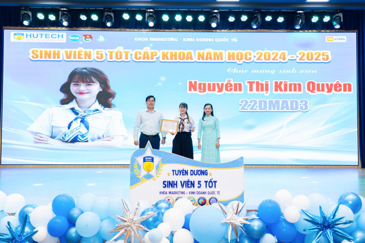 Nhiều kỳ vọng từ Hội nghị tổng kết và phát động phong trào sinh viên năm học 2025-2026 của Khoa Marketing - Kinh doanh quốc tế 56