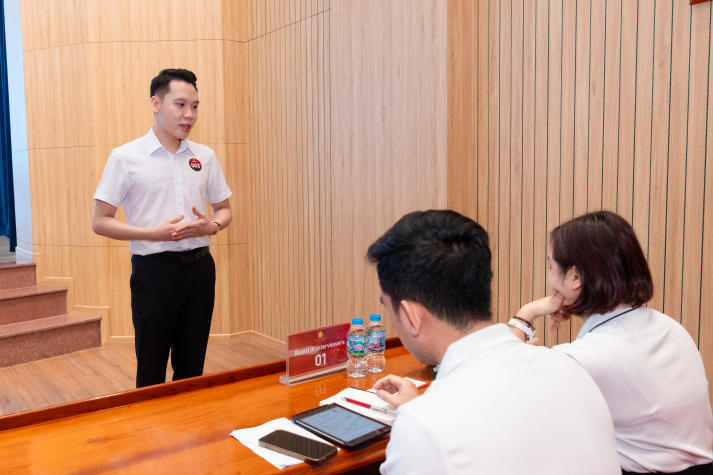 Sinh viên HUTECH thử sức cùng quy trình tuyển dụng tiếp viên hàng không ngay tại trường 57