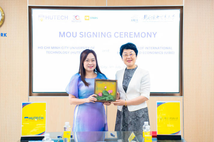 Đẩy mạnh quốc tế hóa giáo dục, HUTECH ký kết MOU với UIBE (Trung Quốc) 64