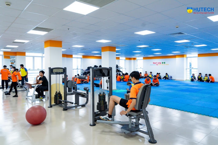 Sinh viên HUTECH thoả sức rèn luyện thể chất tại hệ thống phòng gym đa năng, hiện đại 46