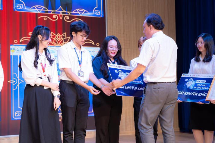 Sinh viên HUTECH ghi dấu ấn với loạt sản phẩm từ các sân chơi kỹ thuật - công nghệ 148