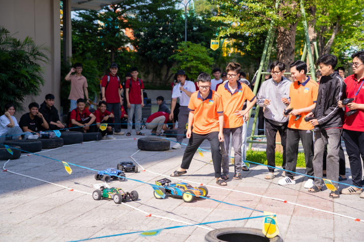 Loạt sân chơi học thuật - văn hóa nghệ thuật - thể thao cho sinh viên HUTECH thỏa sức hòa cùng đam mê 86