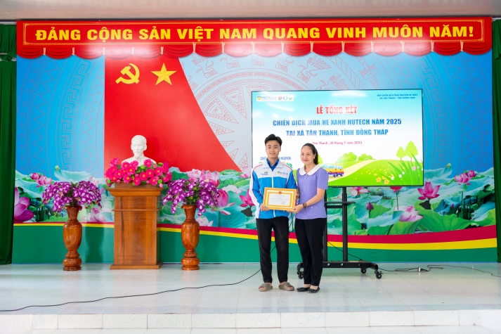 Mùa hè xanh HUTECH 2025 mặt trận Đồng Tháp: Hành trình trưởng thành, gắn kết và lan tỏa yêu thương 125