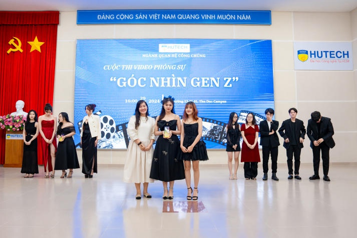 Sinh viên Quan hệ công chúng trình làng các video phóng sự và tỏa sáng tại Đêm tiệc "Dạ Huyền" 105