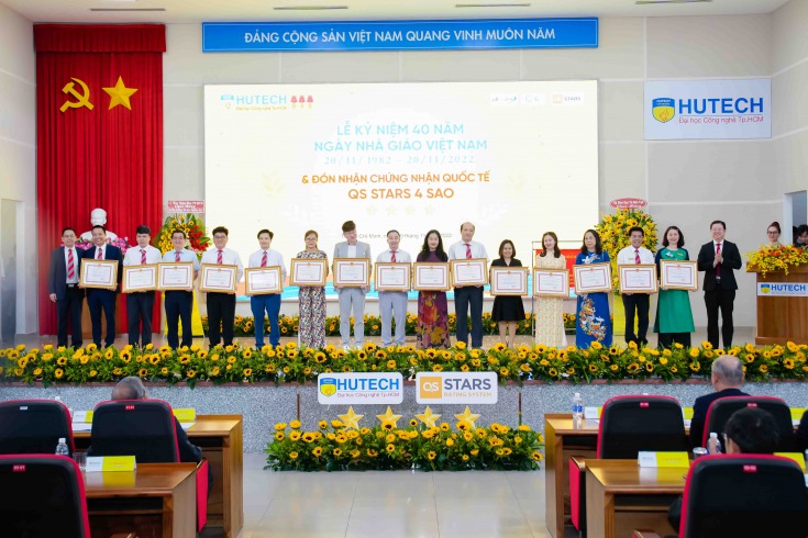 HUTECH long trọng đón nhận chứng nhận QS Stars 4 Sao trong Lễ  kỷ niệm 40 năm Ngày Nhà giáo Việt Nam 20/11 213