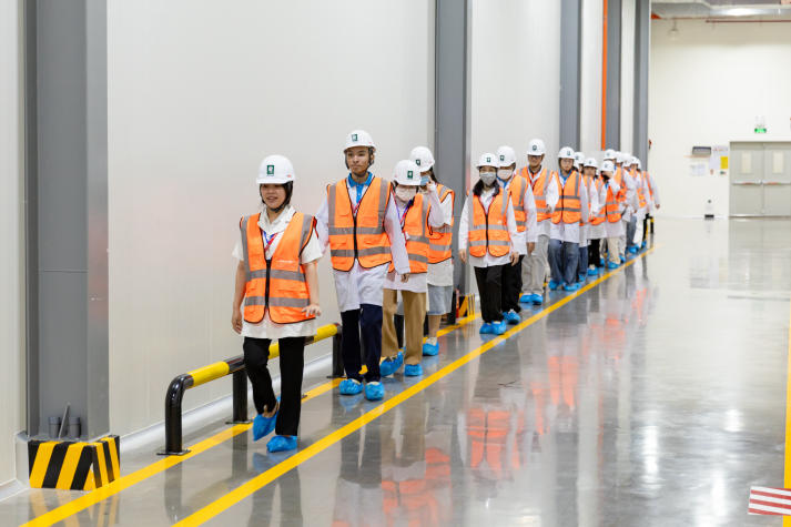 Sinh viên Khoa Dược HUTECH “chạm” nghề từ thực tế qua chuyến tham quan kho dược Phytopharma 39