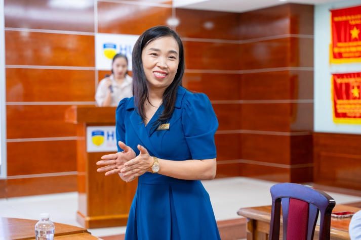 Sinh viên ngành Quan hệ công chúng HUTECH khám phá những bí mật về nghề biên tập viên 18