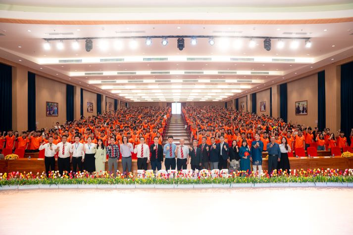 [Video] HUTECH tiếp lửa nhiệt huyết cho các tân binh từ buổi Sinh hoạt đầu khoá 147