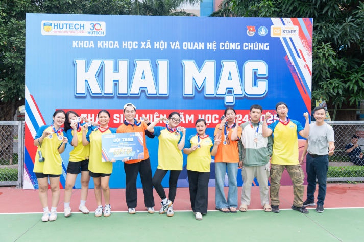 Khoa Khoa học Xã hội và Quan hệ Công chúng tưng bừng khai mạc Hội thao sinh viên năm học 2024-2025 204