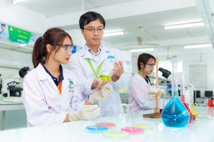 HUTECH thông báo tuyển sinh liên thông từ Cao đẳng lên Đại học ngành Dược năm 2025 - Đợt 1 4