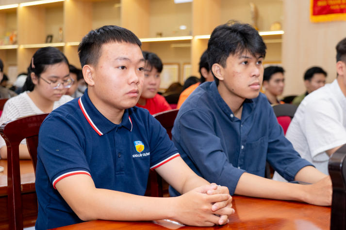 SINH VIÊN TẬP HUẤN KỸ NĂNG CHINH PHỤC NHÀ TUYỂN DỤNG 29