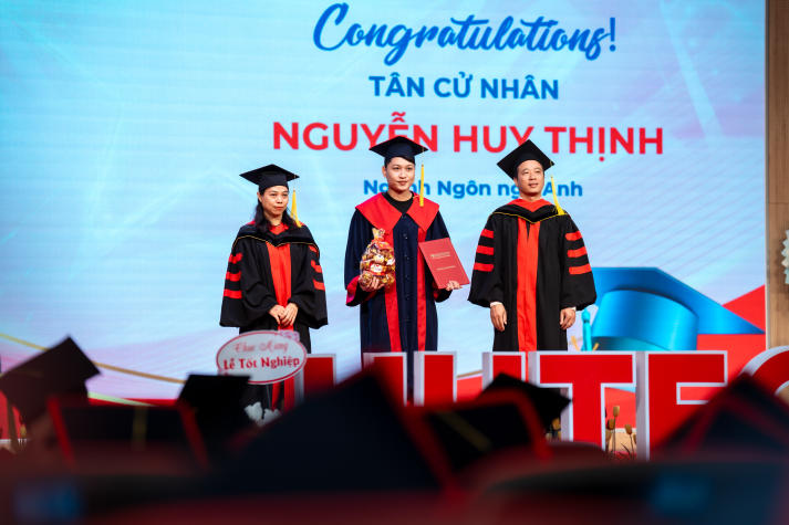 Tân cử nhân HUTECH vững vàng hành trang, rộng mở hành trình mới 35