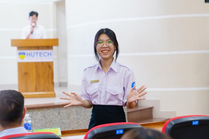 [Mùa hè xanh HUTECH 2023] Chiến sĩ mùa hè xanh tham gia tập huấn chiến sĩ trước thềm ra quân 58