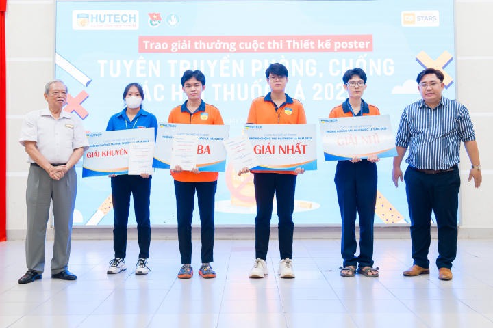 Sinh viên HUTECH sôi nổi tìm hiểu “Tác hại của thuốc lá và thuốc lá thế hệ mới đối với sức khoẻ của thanh thiếu niên” 265