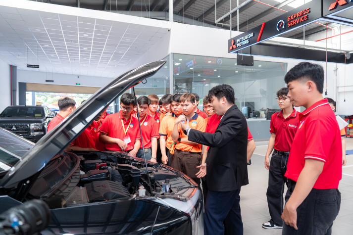 [Video] Sinh viên Công nghệ kỹ thuật ô tô “chạm nghề” ngay từ năm nhất tại Mitsubishi Nam Auto 33