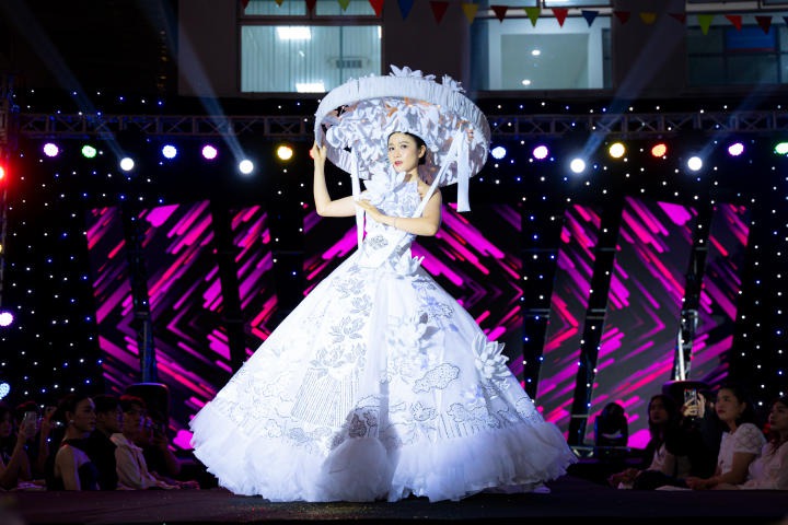 Sinh viên Quản trị sự kiện HUTECH mang sắc phục Việt lên sân khấu Fashion Show đầu tay 66