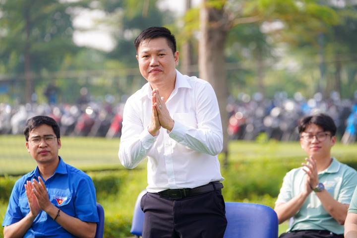 [Video] Sinh viên Việt Nam - Lào - Campuchia sôi nổi giao hữu bóng đá tại Hitech Park Campus của HUTECH 57