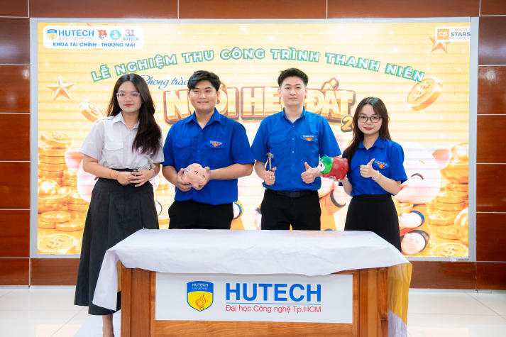 Sinh viên Khoa Tài chính - Thương mại lan tỏa yêu thương từ phong trào nuôi heo đất 54