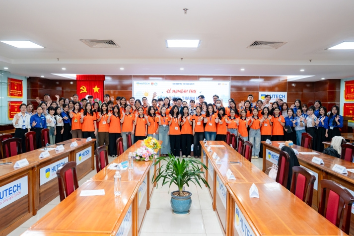 “Khui heo xinh” cùng Khoa Marketing - Kinh doanh quốc tế, thu hơn 21 triệu đồng cho hoạt động cộng đồng 89