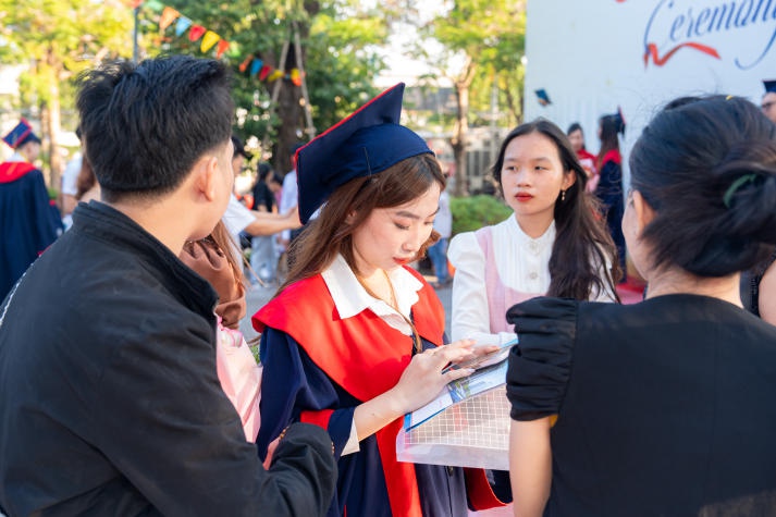 Hoa khôi Sinh viên Thế giới 2019 Nguyễn Thị Thanh Khoa dự định sẽ học tiếp thạc sĩ tại HUTECH 74