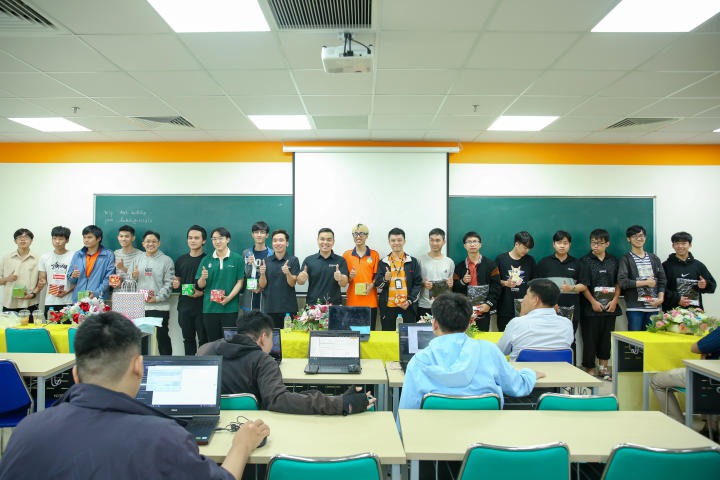 Sinh viên Công nghệ thông tin tìm hiểu công nghệ điện toán đám mây Amazone Web Services (AWS) 9