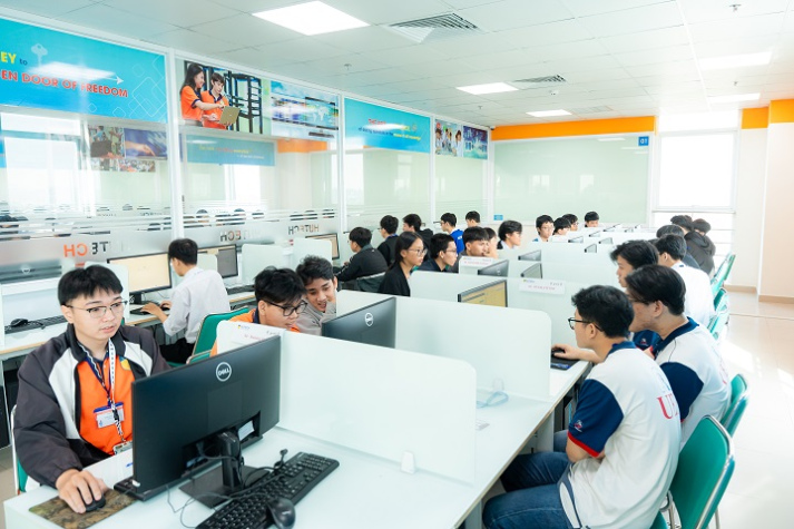 HUTECH đăng cai vòng Khu vực miền Nam Kỳ thi Olympic Trí tuệ nhân tạo Sinh viên Việt Nam 2025 - OlpAI’25 63