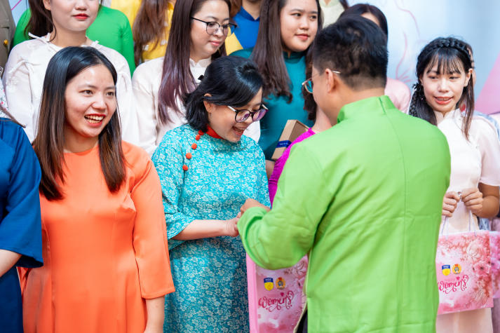 [Video] Nét đẹp Áo dài HUTECH: Sắc màu duyên dáng - lan tỏa yêu thương 62