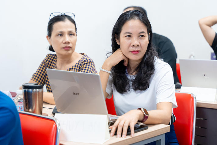 Giảng viên Khoa Công nghệ thông tin nâng cao năng lực viết và công bố nghiên cứu quốc tế 51