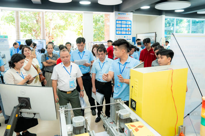 MECA 2025 Finals: HUTECH students conquer technology through practical projects 87