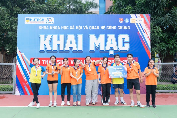 Khoa Khoa học Xã hội và Quan hệ Công chúng tưng bừng khai mạc Hội thao sinh viên năm học 2024-2025 194