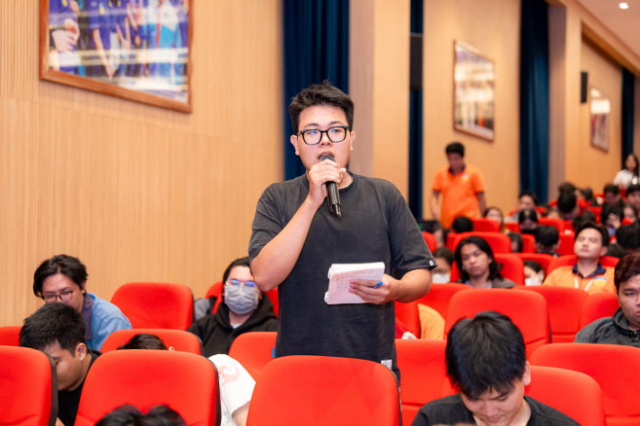 Dàn chuyên gia đồng hành cùng sinh viên Khoa Công nghệ thông tin trong hành trình lựa chọn chuyên ngành 120