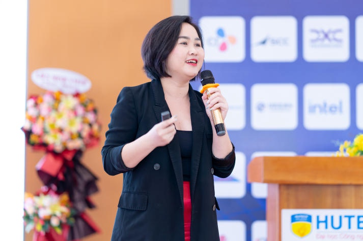 Tân sinh viên Khoa Công nghệ thông tin nắm bắt chiến lược học tập hiệu quả từ chuyên gia 55