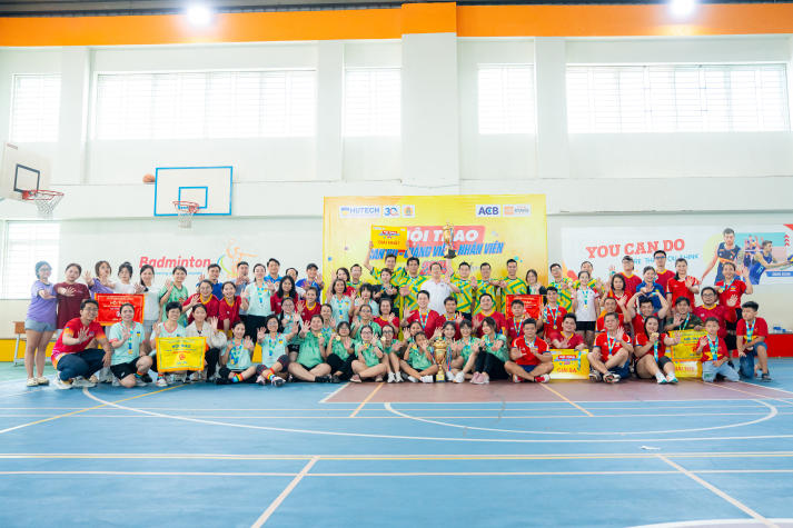 [Hội thao CB-GV-NV HUTECH 2025]: TT.TVTS-TT.TrT-TT.Mar-PTTH, P.ĐT-P.KT-TT.DHS bảo vệ thành công ngôi vương Bóng chuyền nam, nữ 138