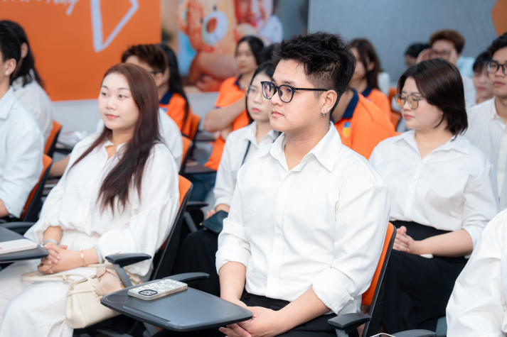 PR-ers HUTECH “bỏ túi” bí quyết phát triển sự nghiệp từ chuyên gia FWD Việt Nam 52