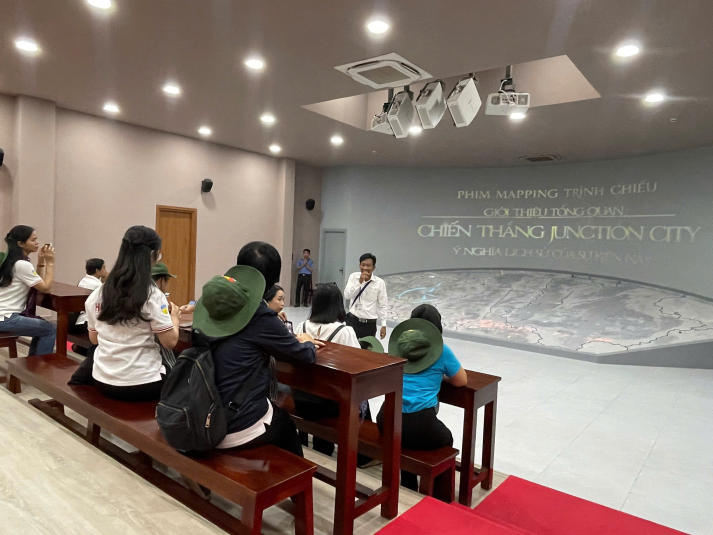 Theo dấu chân lịch sử, bồi đắp trách nhiệm cống hiến cùng Đảng viên Chi bộ 7 HUTECH 59