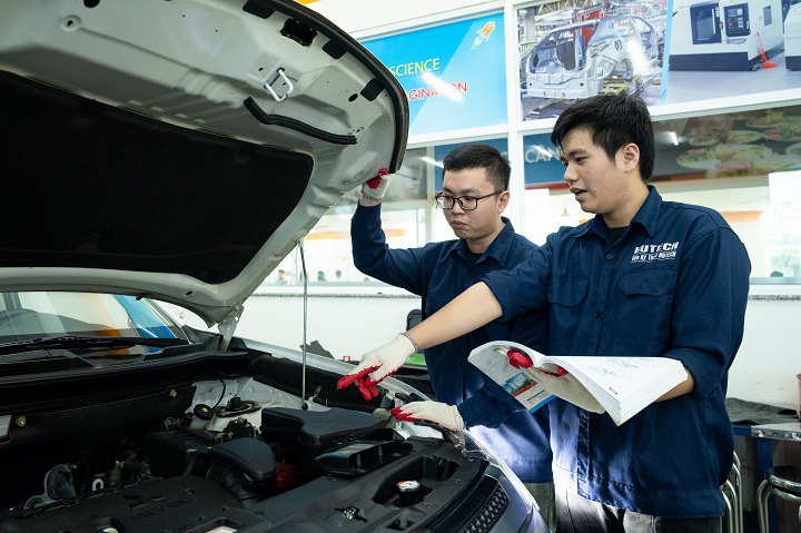 Để trúng tuyển có điều kiện thành trúng tuyển chính thức và nhận học bổng “xịn” từ HUTECH, thí sinh cần làm gì? 123