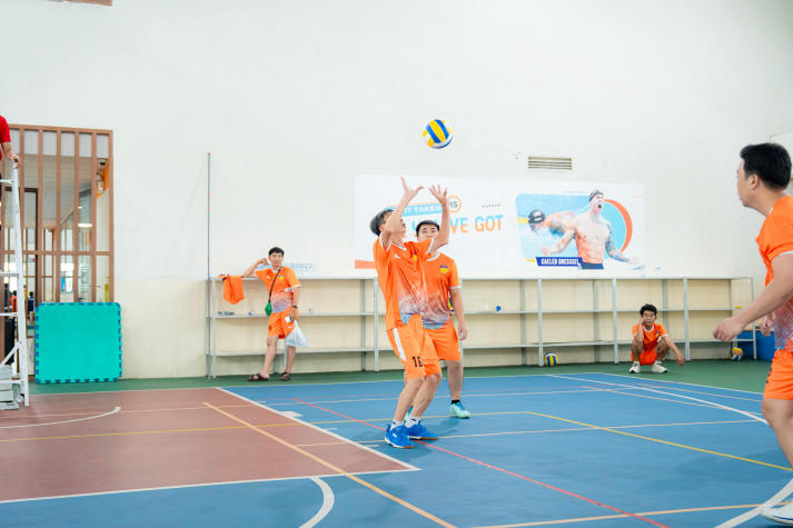 [Hội thao CB-GV-NV HUTECH 2025]: TT.TVTS-TT.TrT-TT.Mar-PTTH, P.ĐT-P.KT-TT.DHS bảo vệ thành công ngôi vương Bóng chuyền nam, nữ 53