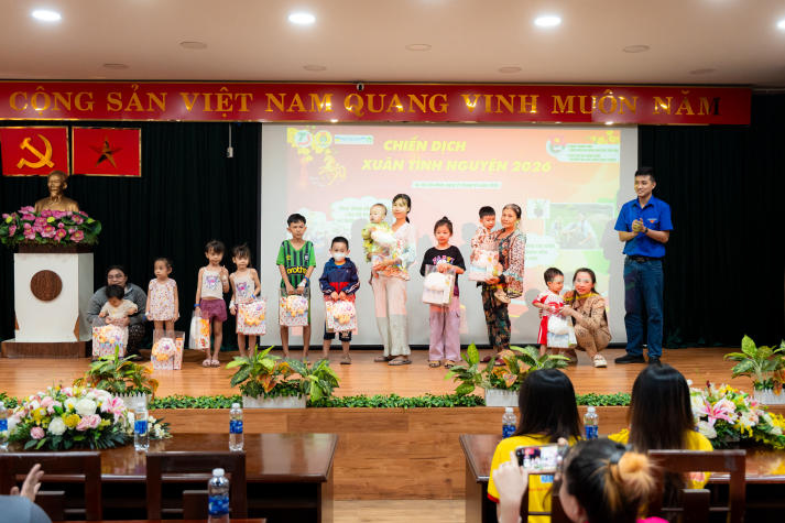 Xuân tình nguyện Khoa Dược HUTECH: Gieo yêu thương, nuôi dưỡng trách nhiệm cộng đồng 50