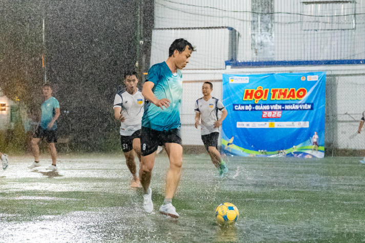 [Hội thao CB-GV-NV 2026] Mưa lớn không hạ nhiệt hai trận cầu 12 bàn thắng 36