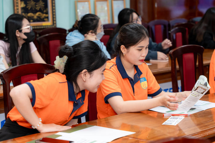 Sinh viên HUTECH trang bị “tấm khiên” bảo vệ sức khoẻ lúc giao mùa cùng chuyên gia 79