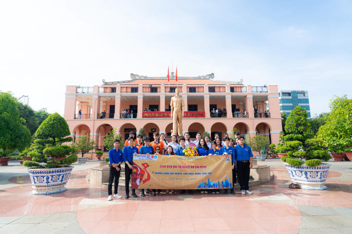 Sinh viên Khoa Quản trị kinh doanh lan tỏa khát vọng tuổi trẻ qua vòng Chung kết “Sinh viên với tư tưởng Hồ Chí Minh” 9