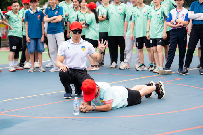 [Video] Sôi động, gắn kết và bùng nổ tại Hội thao Cán bộ - Giảng viên - Nhân viên HUTECH 2025 162